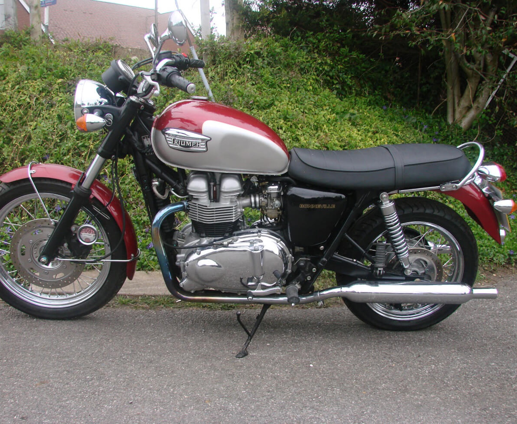 Triumph Scarlet Red (code CR) Paint Product